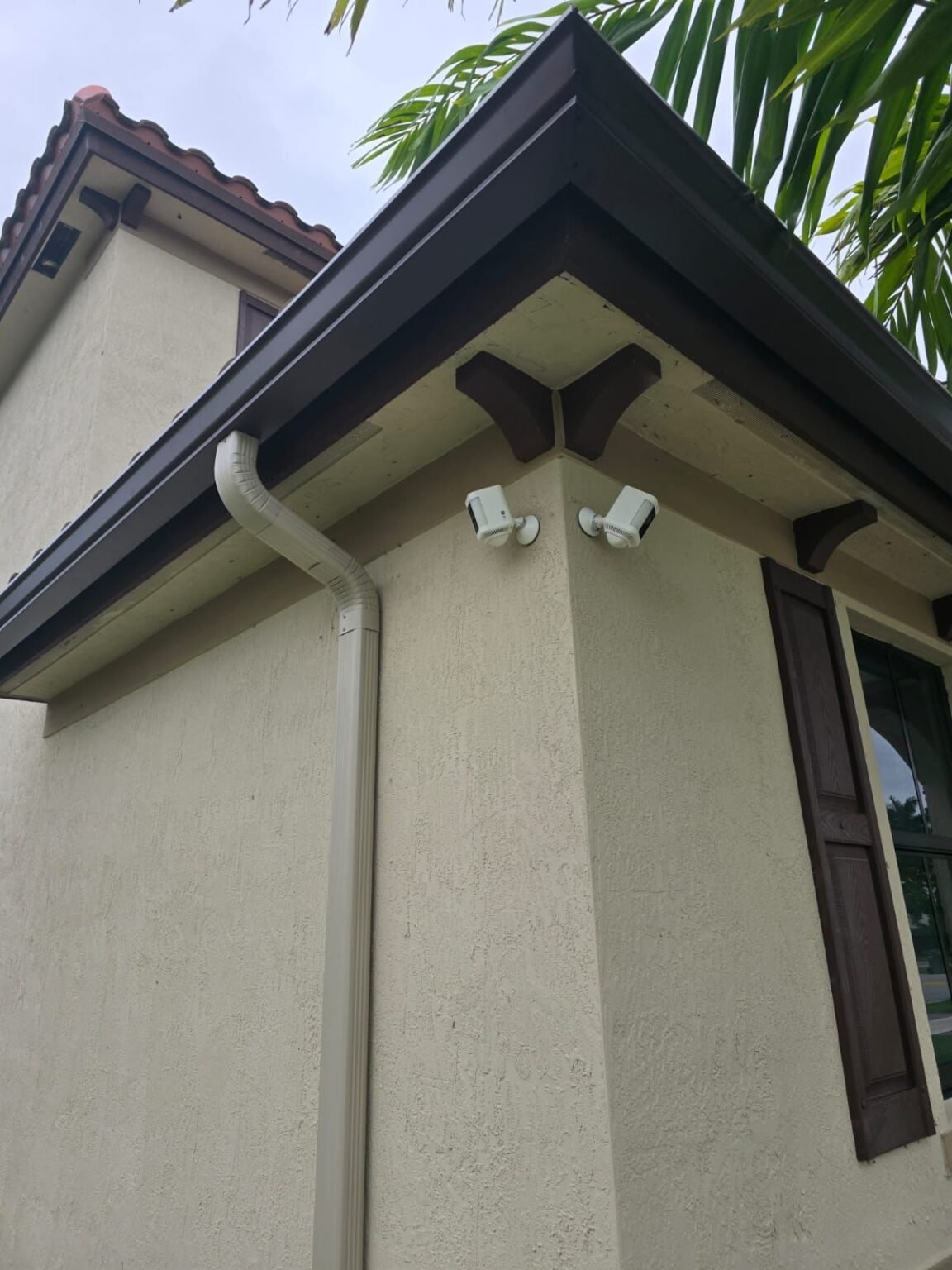 Solutions Rain Gutters (2)